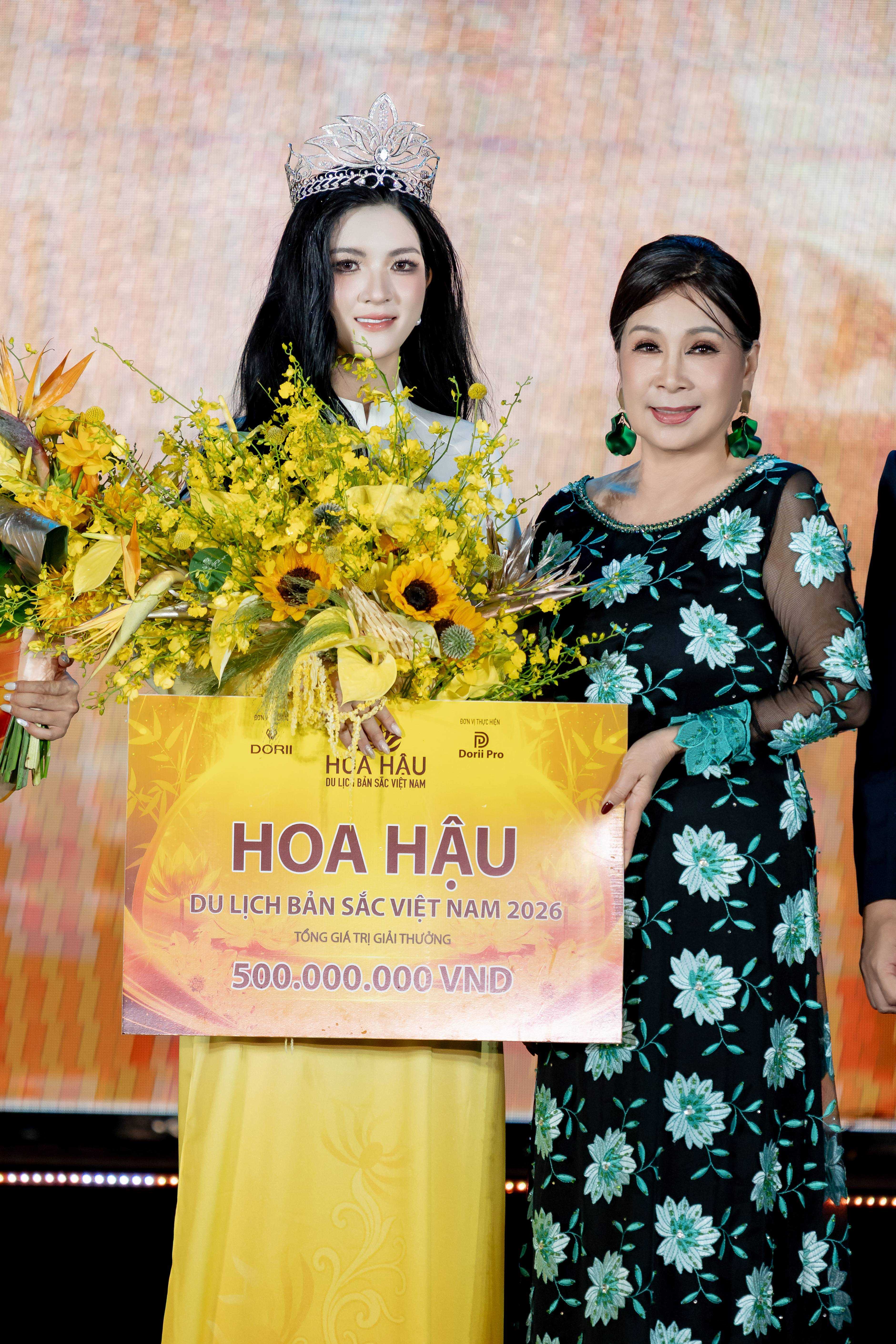 SINH VIÊN KHOA NGOẠI NGỮ – TRƯỜNG ĐẠI HỌC HỒNG ĐỨC ĐĂNG QUANG HOA HẬU DU LỊCH BẢN SẮC VIỆT NAM 2026